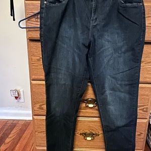 Avenue skinny jeans 16A